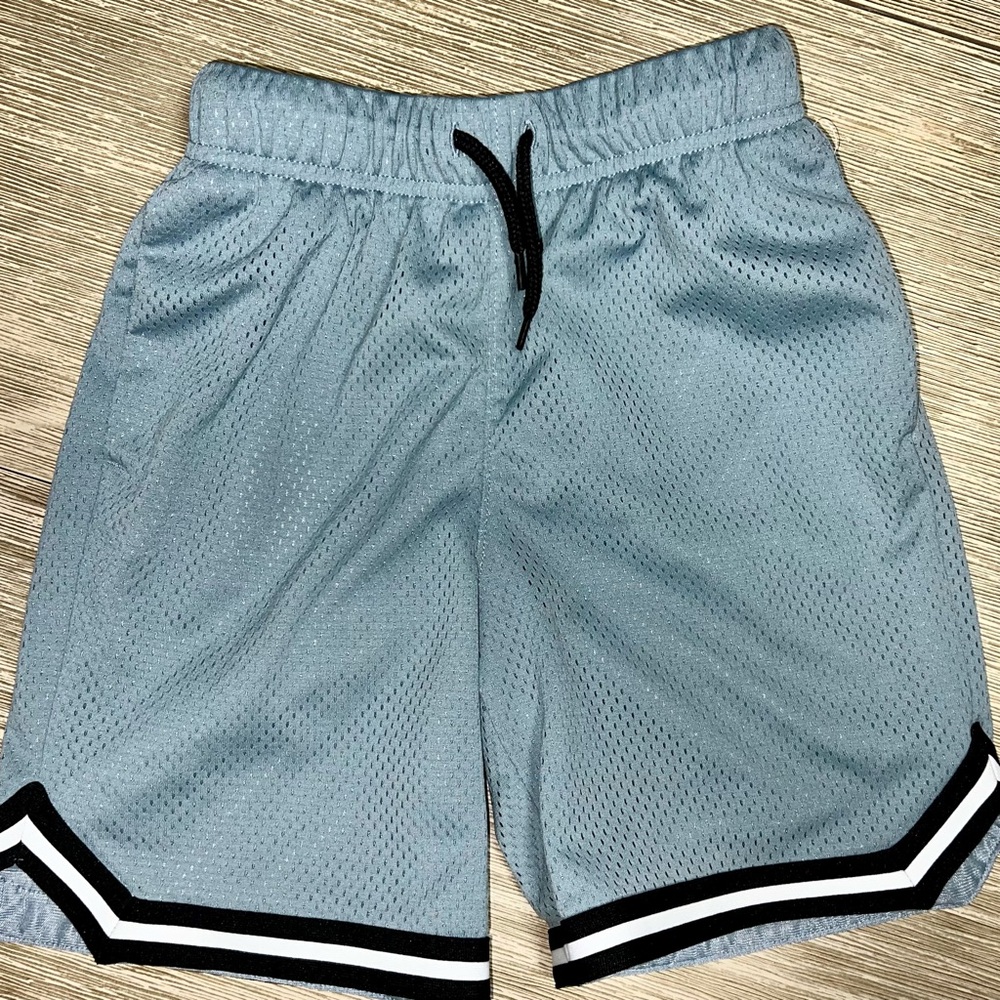 Boys OLD NAVY Light Blue Black & White Mesh Athletic Shorts WORN ONCE Size 6/7